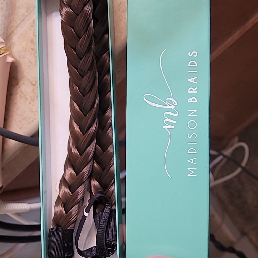 BNWT Madison Braids 2 Strands, brunette